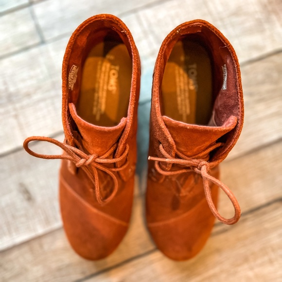 Toms Lace Wedge: Rust- 8 - Picture 4 of 4